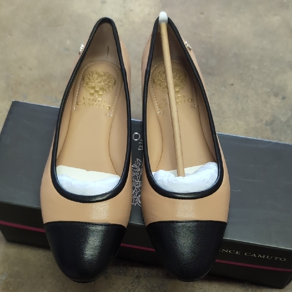 Vince Camuto Minndy Leather Ballet Flat - Picture 2 of 7